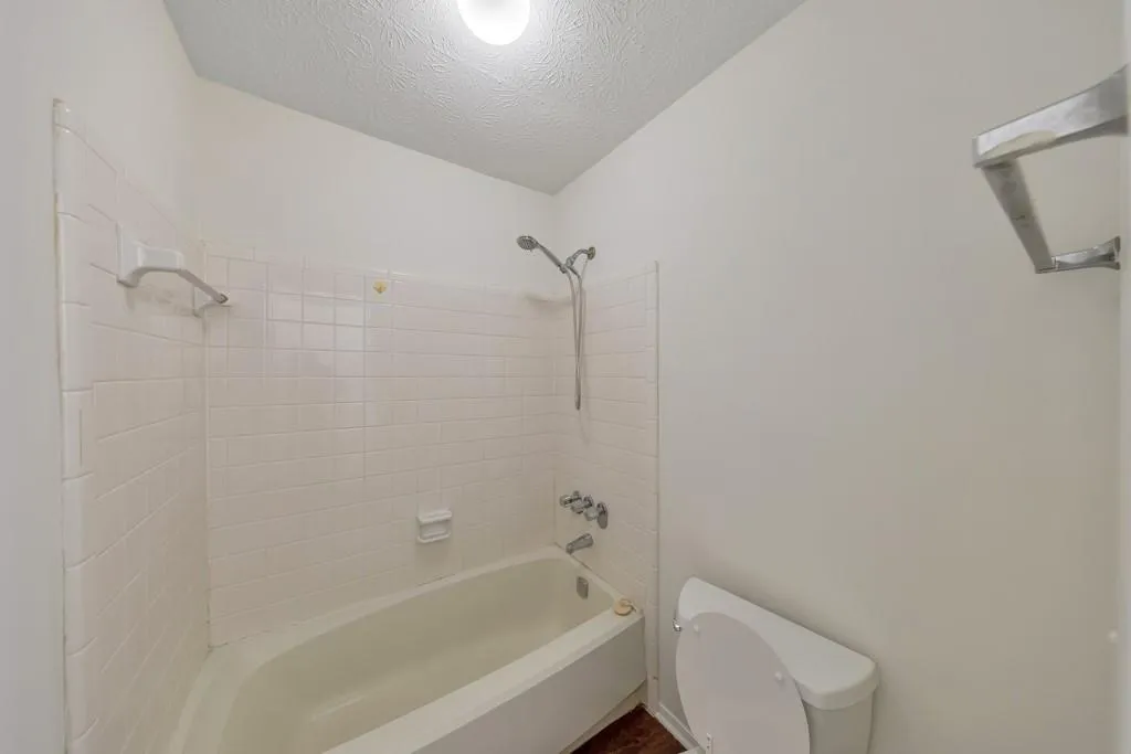 201 Natchez Trace, Atlanta, Georgia 30350, 2 Bedrooms Bedrooms, ,1 BathroomBathrooms,Residential,For Sale,201 Natchez Trace,7718228
