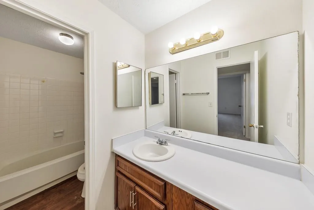201 Natchez Trace, Atlanta, Georgia 30350, 2 Bedrooms Bedrooms, ,1 BathroomBathrooms,Residential,For Sale,201 Natchez Trace,7718228