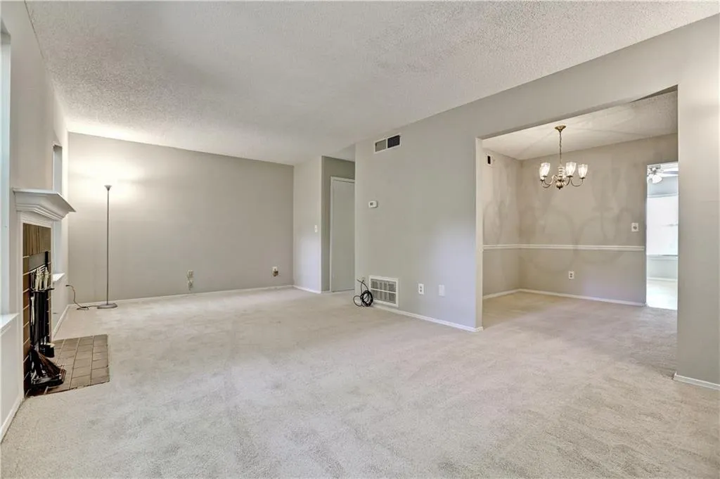 2106 Huntingdon Chase Unit 2106, Sandy Springs, Georgia 30350, 2 Bedrooms Bedrooms, ,2 BathroomsBathrooms,Residential,Sold,2106 Huntingdon Chase Unit 2106,5736774