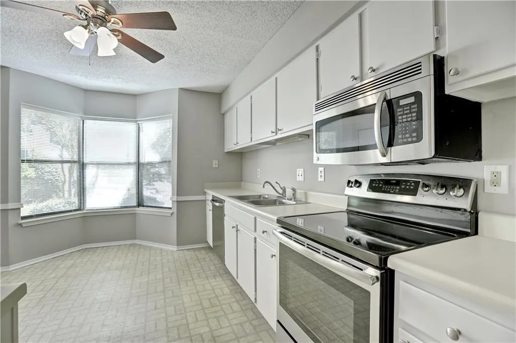 2106 Huntingdon Chase Unit 2106, Sandy Springs, Georgia 30350, 2 Bedrooms Bedrooms, ,2 BathroomsBathrooms,Residential,Sold,2106 Huntingdon Chase Unit 2106,5736774