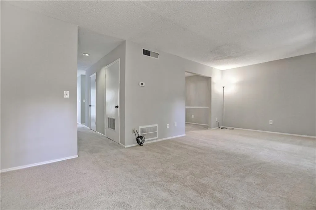 2106 Huntingdon Chase Unit 2106, Sandy Springs, Georgia 30350, 2 Bedrooms Bedrooms, ,2 BathroomsBathrooms,Residential,Sold,2106 Huntingdon Chase Unit 2106,5736774