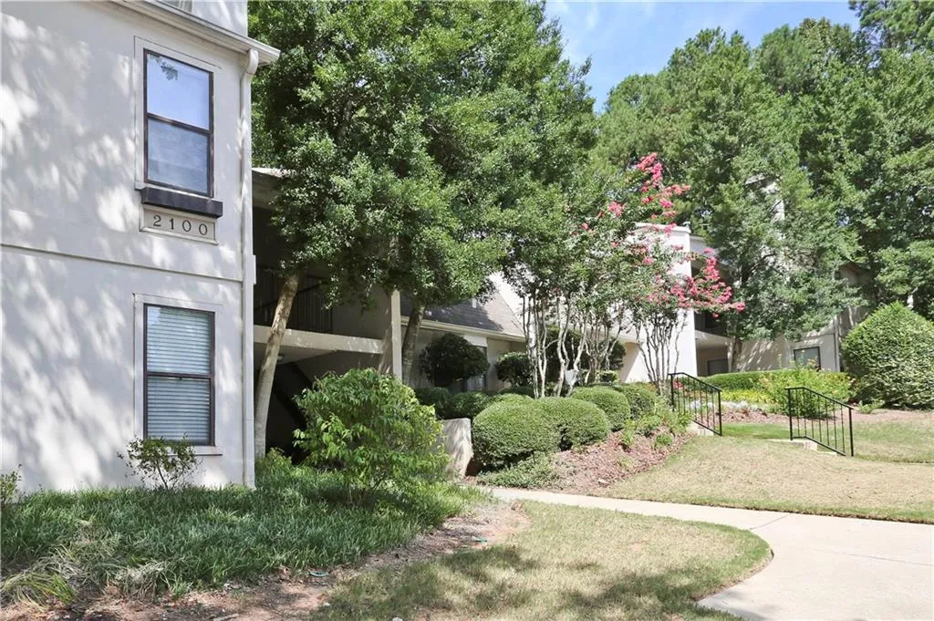 2106 Huntingdon Chase Unit 2106, Sandy Springs, Georgia 30350, 2 Bedrooms Bedrooms, ,2 BathroomsBathrooms,Residential,Sold,2106 Huntingdon Chase Unit 2106,5736774