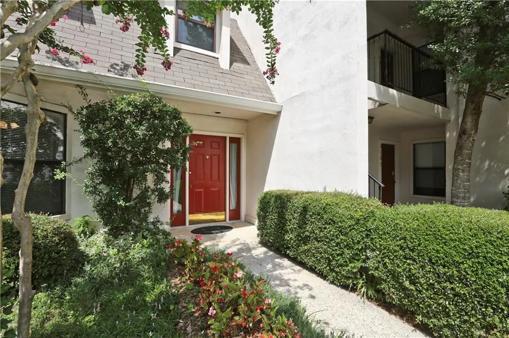 2106 Huntingdon Chase Unit 2106, Sandy Springs, Georgia 30350, 2 Bedrooms Bedrooms, ,2 BathroomsBathrooms,Residential,Sold,2106 Huntingdon Chase Unit 2106,5736774