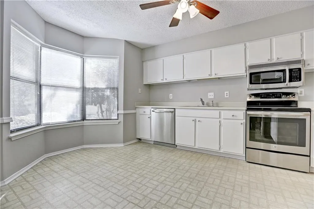 2106 Huntingdon Chase Unit 2106, Sandy Springs, Georgia 30350, 2 Bedrooms Bedrooms, ,2 BathroomsBathrooms,Residential,Sold,2106 Huntingdon Chase Unit 2106,5736774