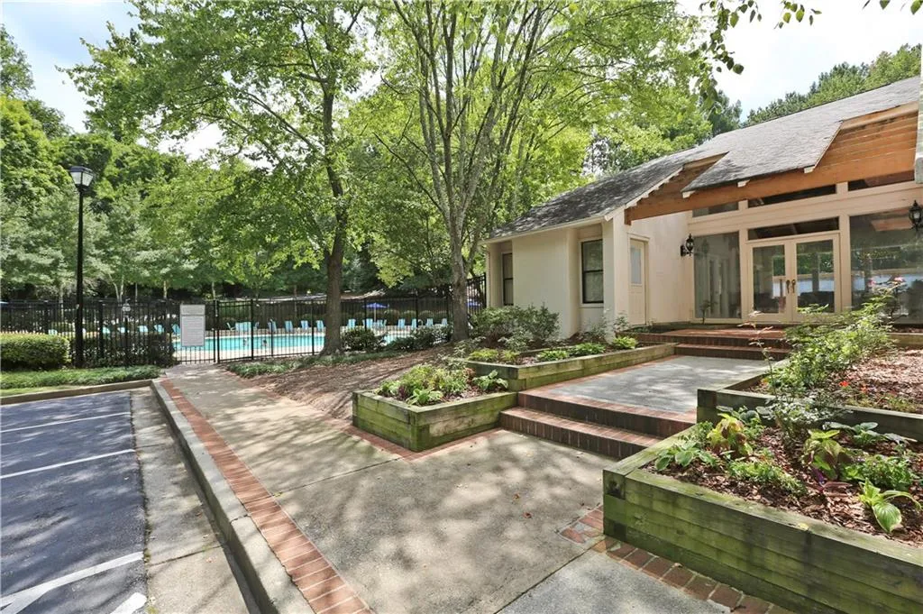 2106 Huntingdon Chase Unit 2106, Sandy Springs, Georgia 30350, 2 Bedrooms Bedrooms, ,2 BathroomsBathrooms,Residential,Sold,2106 Huntingdon Chase Unit 2106,5736774