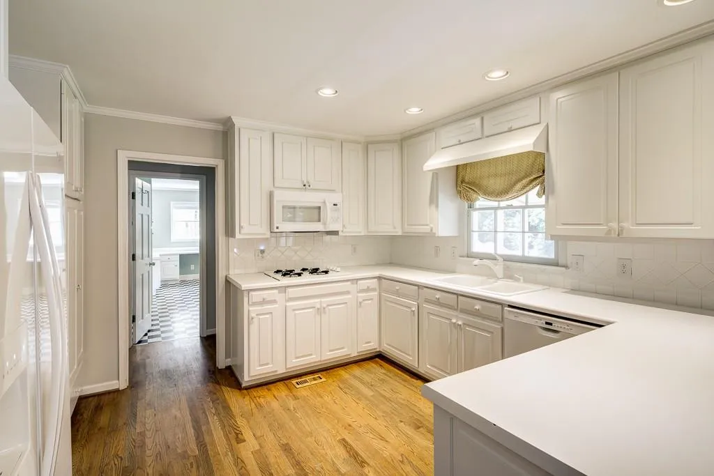 7020 Hunters Branch Drive, Sandy Springs, Georgia 30328, 4 Bedrooms Bedrooms, ,4 BathroomsBathrooms,Residential,Sold,7020 Hunters Branch Drive,5845280