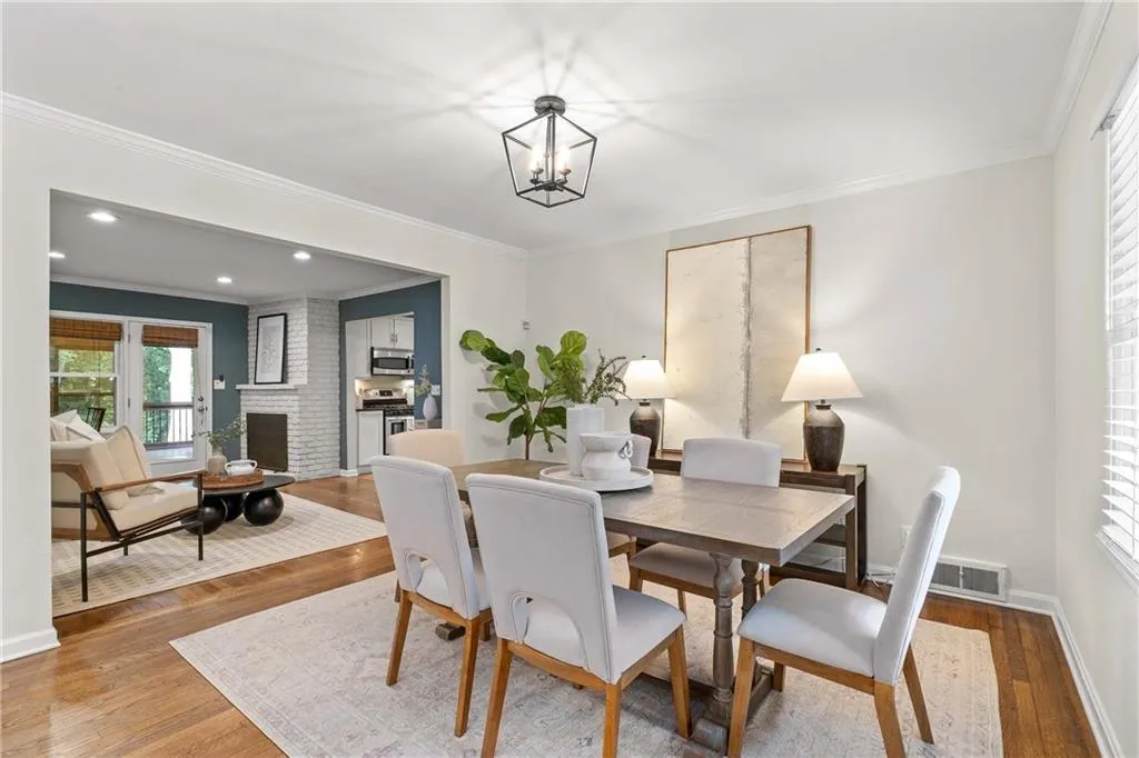 Open dining room to keeping room and living room