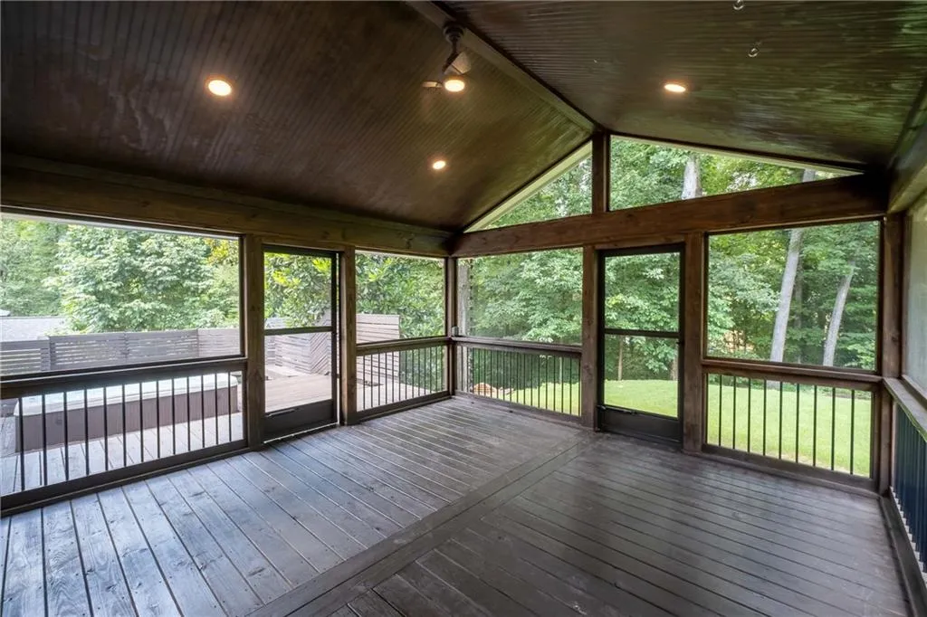 Newer screened in deck off kitchen and keeping room