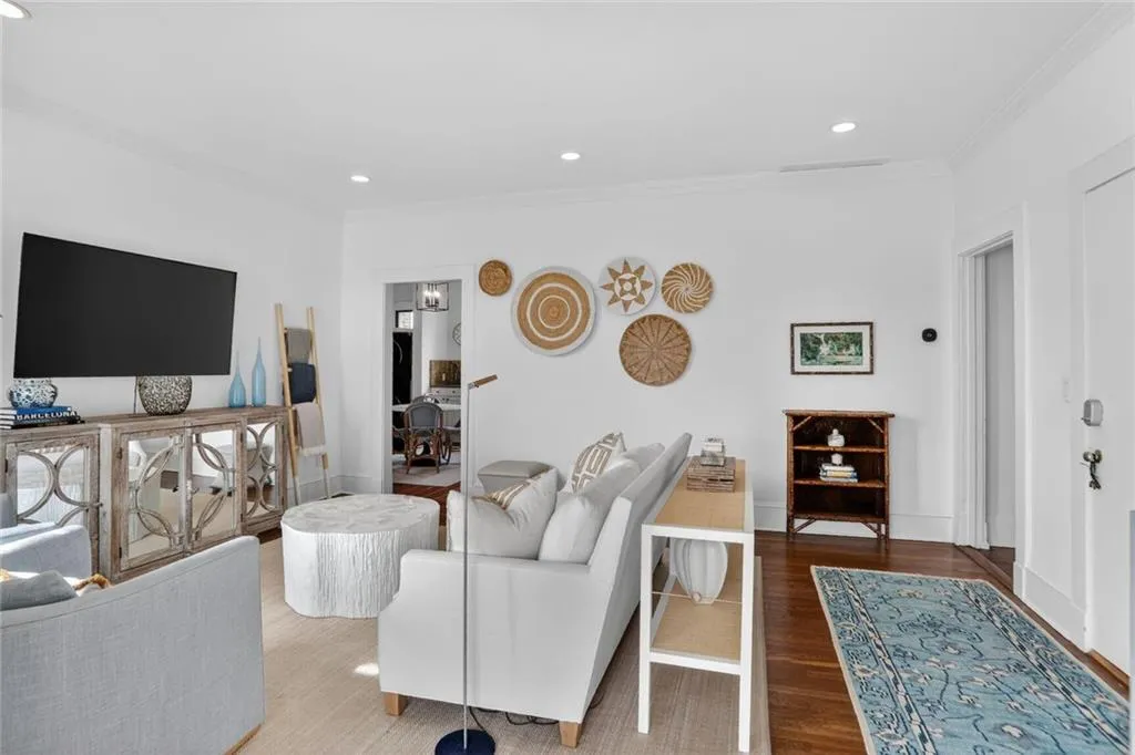 1 S Prado Ne Unit 9, Atlanta, Georgia 30309, 1 Bedroom Bedrooms, 0 ,1 BathroomBathrooms,Residential,Sold,1 S Prado Ne Unit 9,7711999