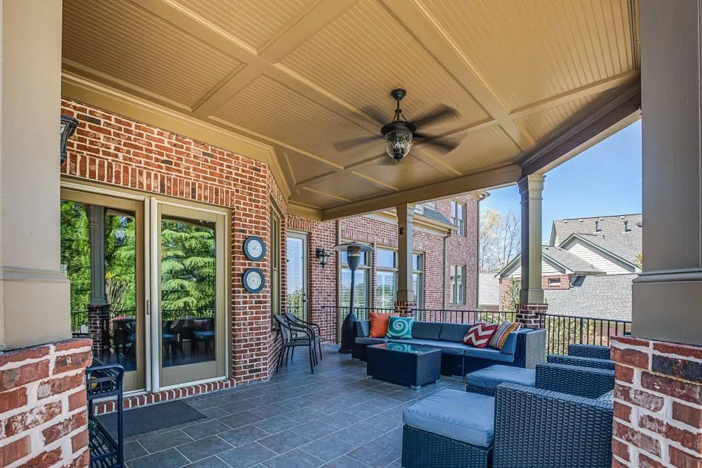 7795 Stables Drive, Atlanta, Georgia 30350, 6 Bedrooms Bedrooms, ,6 BathroomsBathrooms,Residential,Sold,7795 Stables Drive,6085985