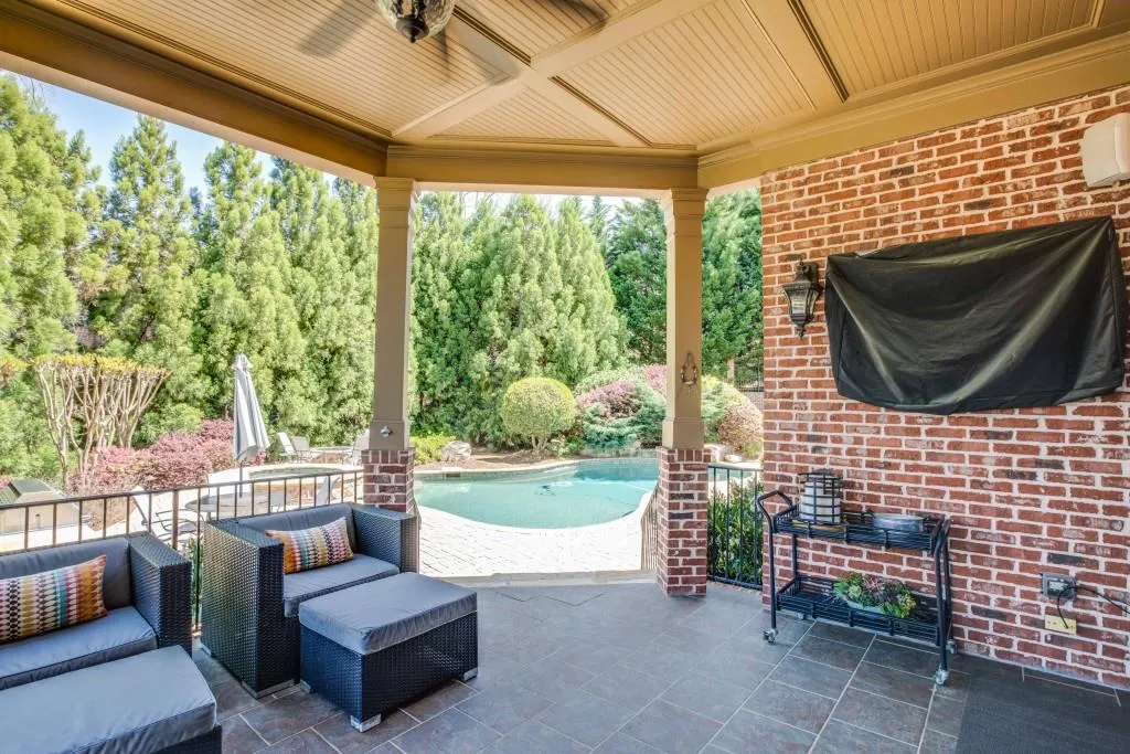 7795 Stables Drive, Atlanta, Georgia 30350, 6 Bedrooms Bedrooms, ,6 BathroomsBathrooms,Residential,Sold,7795 Stables Drive,6085985