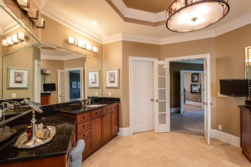 7795 Stables Drive, Atlanta, Georgia 30350, 6 Bedrooms Bedrooms, ,6 BathroomsBathrooms,Residential,Sold,7795 Stables Drive,6085985