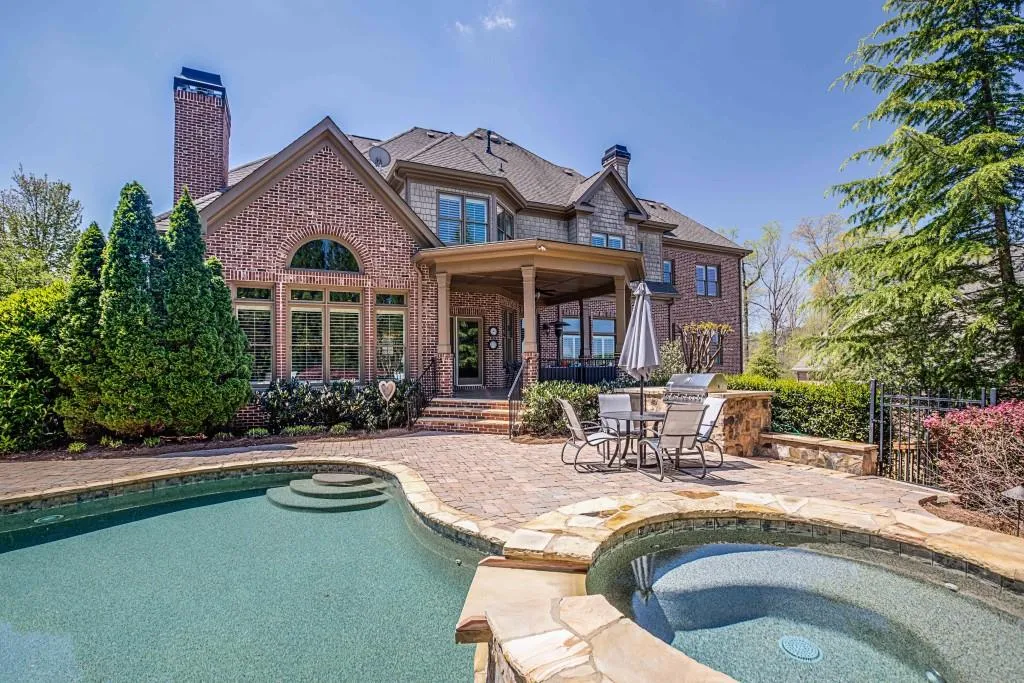 7795 Stables Drive, Atlanta, Georgia 30350, 6 Bedrooms Bedrooms, ,6 BathroomsBathrooms,Residential,Sold,7795 Stables Drive,6085985