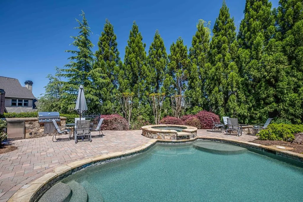 7795 Stables Drive, Atlanta, Georgia 30350, 6 Bedrooms Bedrooms, ,6 BathroomsBathrooms,Residential,Sold,7795 Stables Drive,6085985