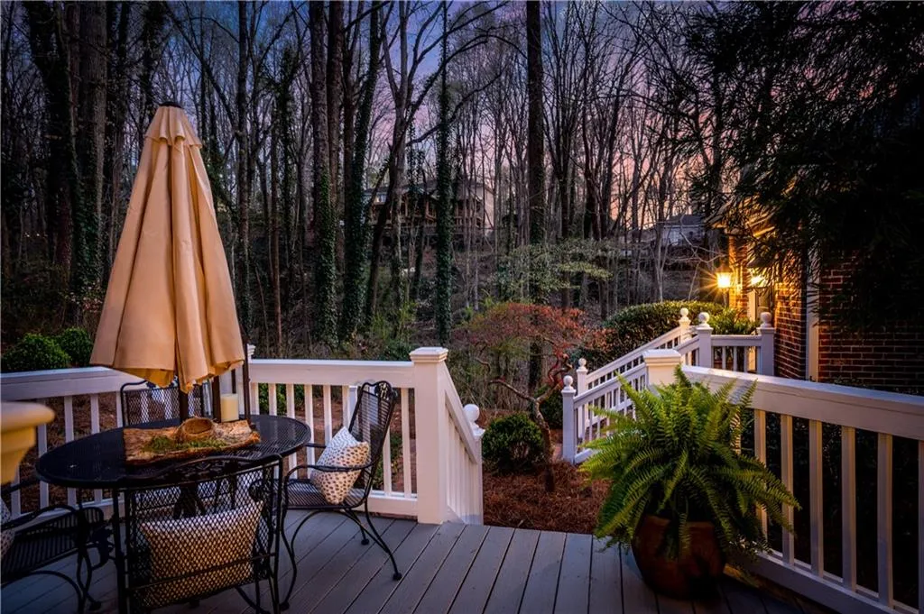 980 Buckhorn E, Sandy Springs, Georgia 30350, 4 Bedrooms Bedrooms, ,2 BathroomsBathrooms,Residential,Sold,980 Buckhorn E,7020611
