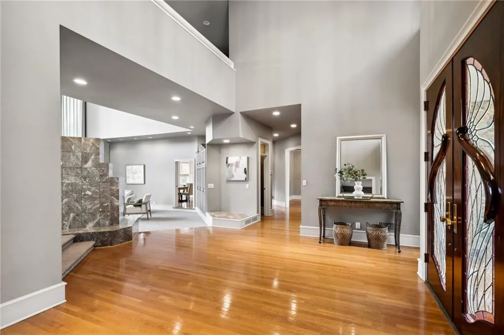 5410 New Wellington Close, Atlanta, Georgia 30327, 6 Bedrooms Bedrooms, ,4 BathroomsBathrooms,Residential,Sold,5410 New Wellington Close,7167096