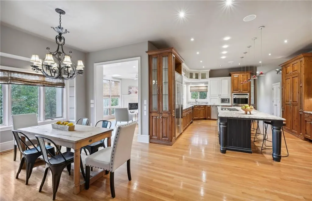 5410 New Wellington Close, Atlanta, Georgia 30327, 6 Bedrooms Bedrooms, ,4 BathroomsBathrooms,Residential,Sold,5410 New Wellington Close,7167096