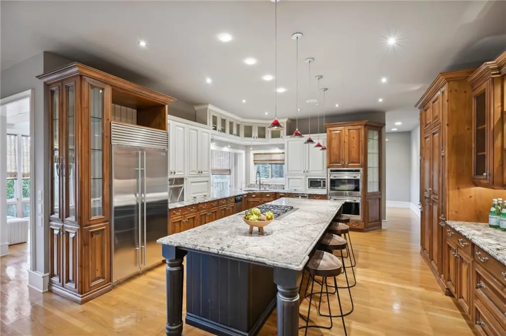 5410 New Wellington Close, Atlanta, Georgia 30327, 6 Bedrooms Bedrooms, ,4 BathroomsBathrooms,Residential,Sold,5410 New Wellington Close,7167096