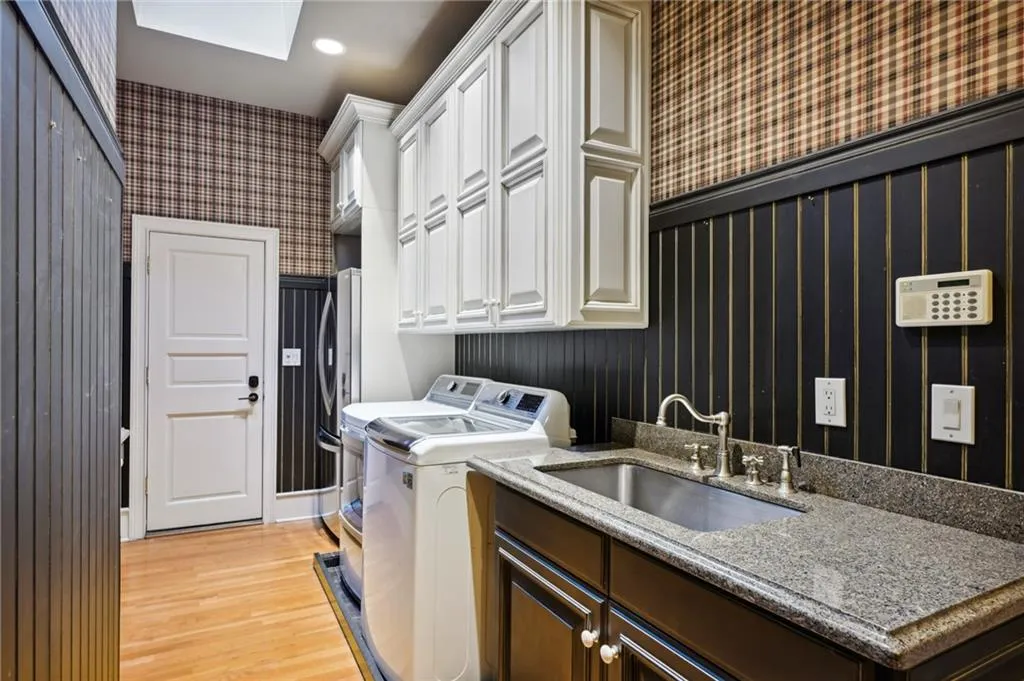 5410 New Wellington Close, Atlanta, Georgia 30327, 6 Bedrooms Bedrooms, ,4 BathroomsBathrooms,Residential,Sold,5410 New Wellington Close,7167096