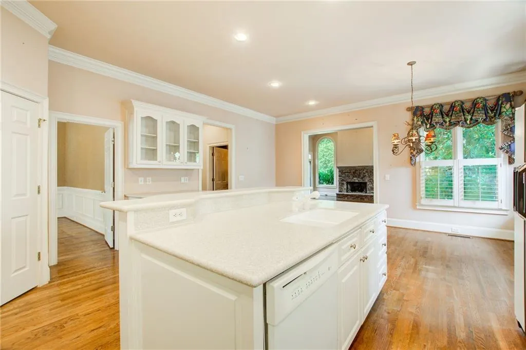 495 Winfield Glen Court, Atlanta, Georgia 30342, 4 Bedrooms Bedrooms, ,3 BathroomsBathrooms,Residential,Sold,495 Winfield Glen Court,7255332