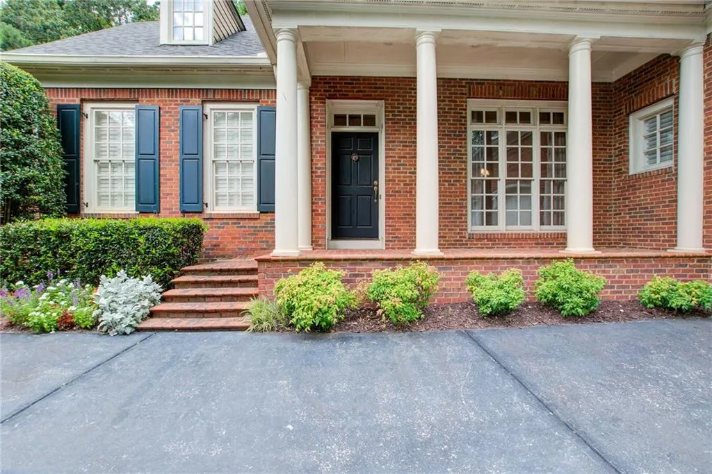 495 Winfield Glen Court, Atlanta, Georgia 30342, 4 Bedrooms Bedrooms, ,3 BathroomsBathrooms,Residential,Sold,495 Winfield Glen Court,7255332