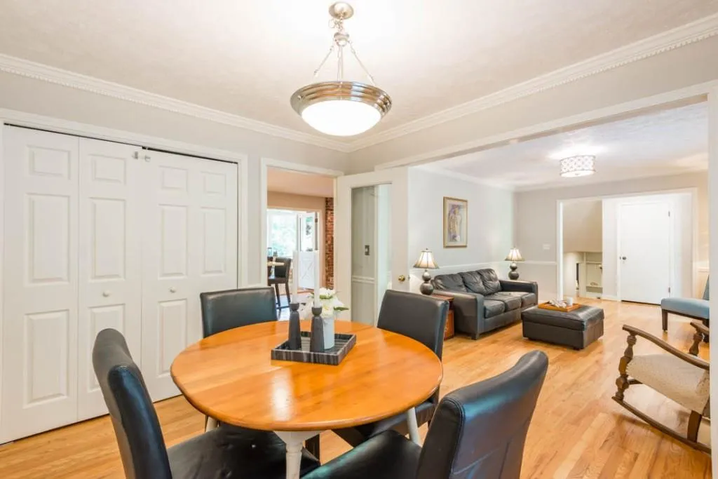 7135 Dunhill Terrace, Sandy Springs, Georgia 30328, 5 Bedrooms Bedrooms, ,3 BathroomsBathrooms,Residential,Sold,7135 Dunhill Terrace,5854670