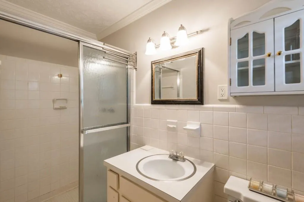 7135 Dunhill Terrace, Sandy Springs, Georgia 30328, 5 Bedrooms Bedrooms, ,3 BathroomsBathrooms,Residential,Sold,7135 Dunhill Terrace,5854670