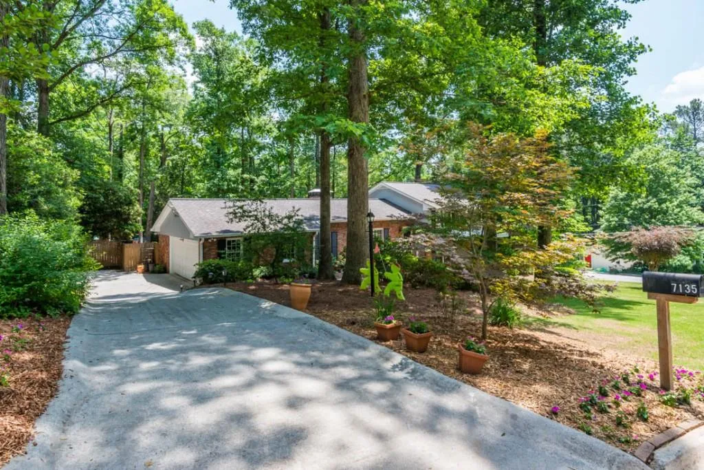 7135 Dunhill Terrace, Sandy Springs, Georgia 30328, 5 Bedrooms Bedrooms, ,3 BathroomsBathrooms,Residential,Sold,7135 Dunhill Terrace,5854670