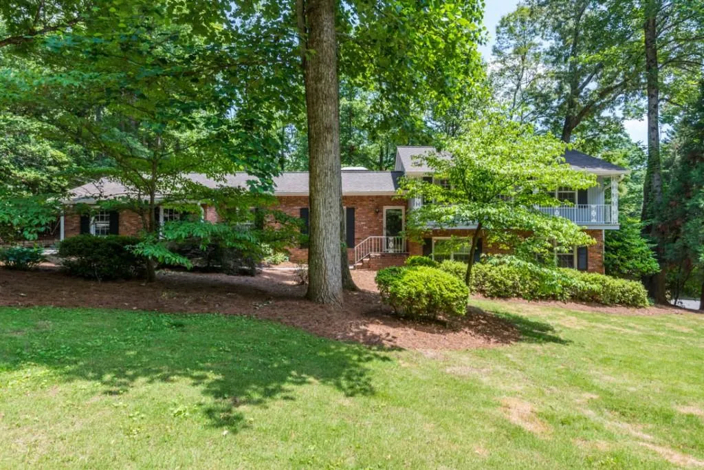 7135 Dunhill Terrace, Sandy Springs, Georgia 30328, 5 Bedrooms Bedrooms, ,3 BathroomsBathrooms,Residential,Sold,7135 Dunhill Terrace,5854670