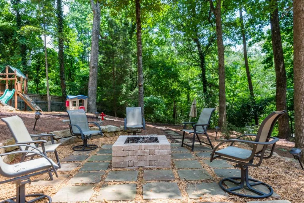 7135 Dunhill Terrace, Sandy Springs, Georgia 30328, 5 Bedrooms Bedrooms, ,3 BathroomsBathrooms,Residential,Sold,7135 Dunhill Terrace,5854670