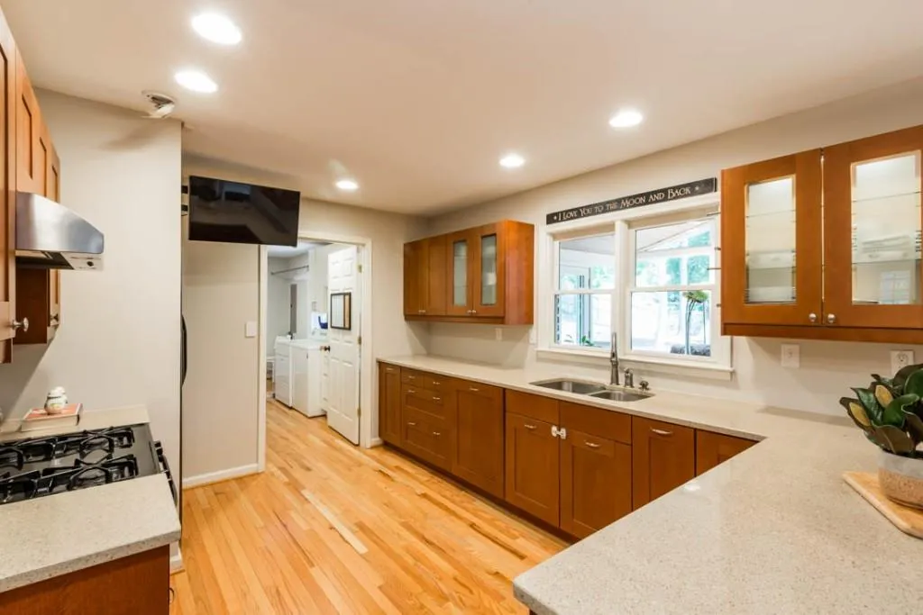 7135 Dunhill Terrace, Sandy Springs, Georgia 30328, 5 Bedrooms Bedrooms, ,3 BathroomsBathrooms,Residential,Sold,7135 Dunhill Terrace,5854670