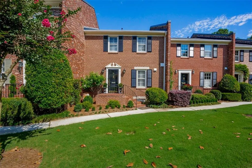 3050 Margaret Mitchell Drive Nw Unit 26, Atlanta, Georgia 30327, 3 Bedrooms Bedrooms, ,3 BathroomsBathrooms,Residential,Sold,3050 Margaret Mitchell Drive Nw Unit 26,5868430