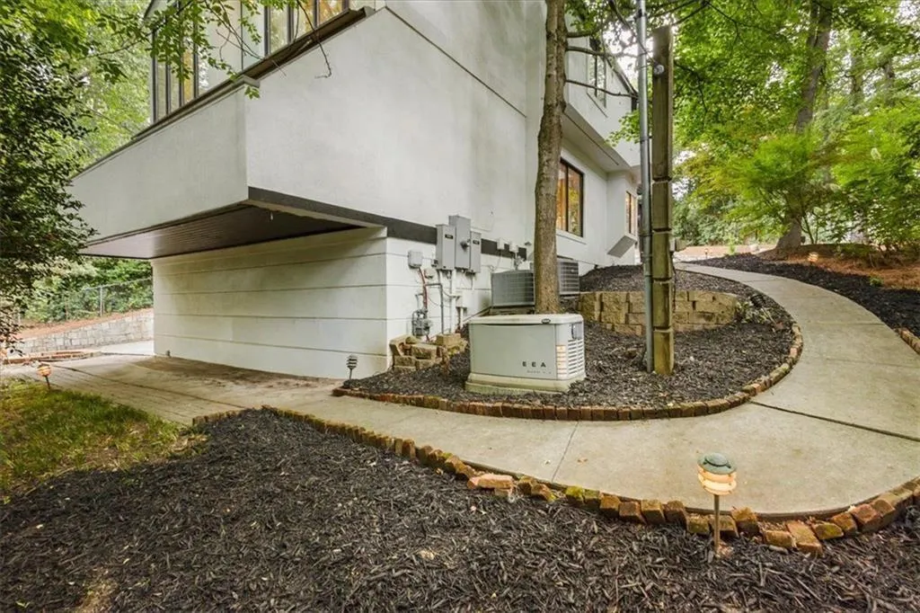 2810 Northside Drive Nw, Atlanta, Georgia 30305, 4 Bedrooms Bedrooms, 0 ,4 BathroomsBathrooms,Residential,For Sale,2810 Northside Drive Nw,7794513