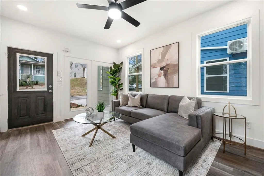 2668 Brown Street Nw, Atlanta, Georgia 30318, 2 Bedrooms Bedrooms, ,1 BathroomBathrooms,Residential,For Sale,2668 Brown Street Nw,7651880