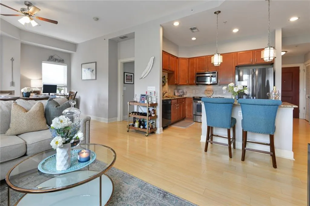 200 River Vista Drive Unit 708, Atlanta, Georgia 30339, 2 Bedrooms Bedrooms, ,2 BathroomsBathrooms,Residential,Sold,200 River Vista Drive Unit 708,6920505