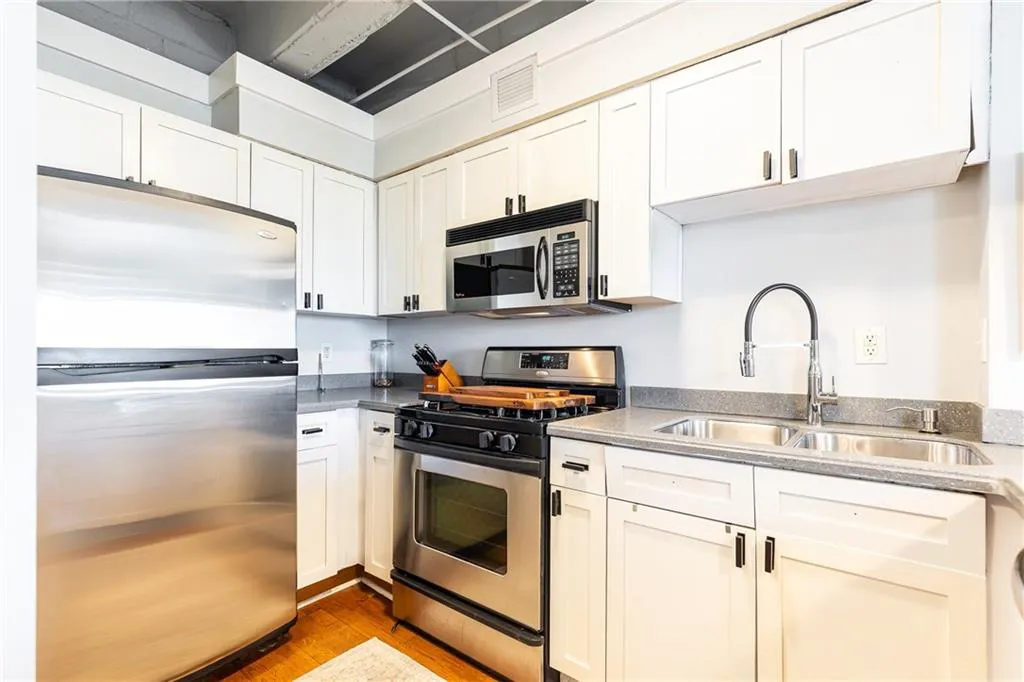 2479 Peachtree Road Ne Unit 1711, Atlanta, Georgia 30305, 1 Bedroom Bedrooms, ,1 BathroomBathrooms,Residential,For Sale,2479 Peachtree Road Ne Unit 1711,7667682