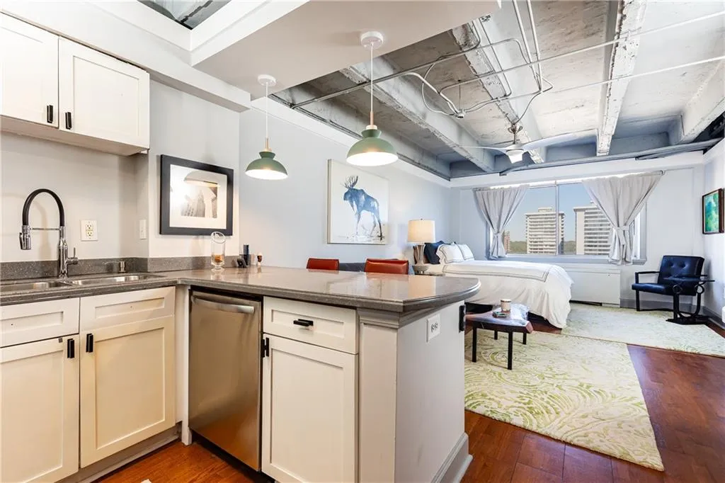 2479 Peachtree Road Ne Unit 1711, Atlanta, Georgia 30305, 1 Bedroom Bedrooms, ,1 BathroomBathrooms,Residential,For Sale,2479 Peachtree Road Ne Unit 1711,7667682