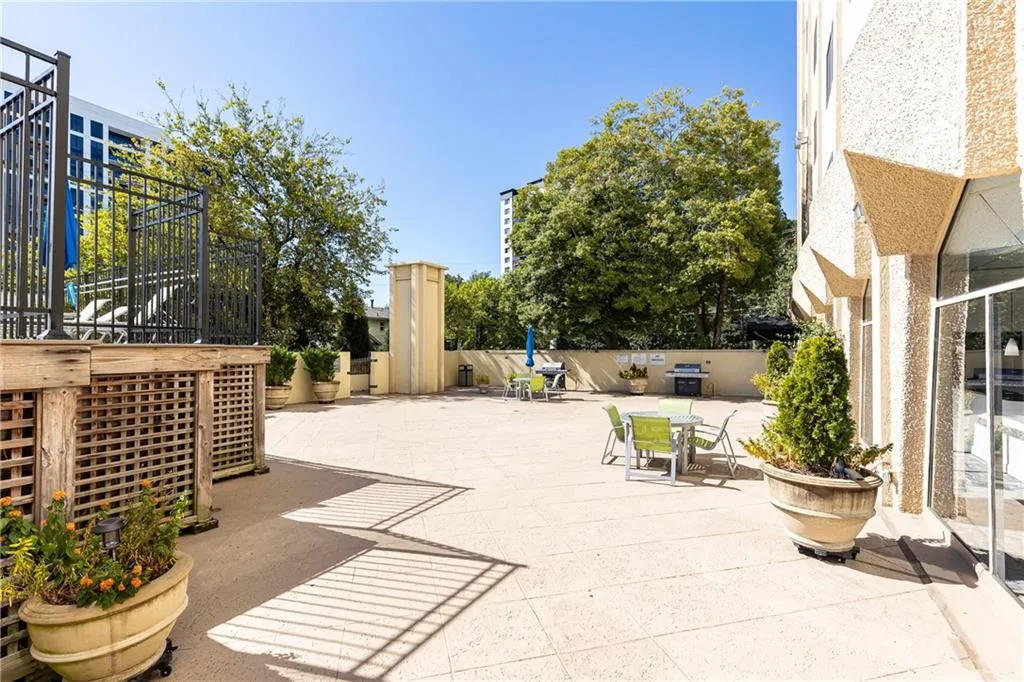 2479 Peachtree Road Ne Unit 1711, Atlanta, Georgia 30305, 1 Bedroom Bedrooms, ,1 BathroomBathrooms,Residential,For Sale,2479 Peachtree Road Ne Unit 1711,7667682