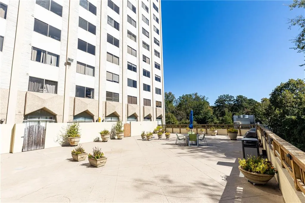 2479 Peachtree Road Ne Unit 1711, Atlanta, Georgia 30305, 1 Bedroom Bedrooms, ,1 BathroomBathrooms,Residential,For Sale,2479 Peachtree Road Ne Unit 1711,7667682
