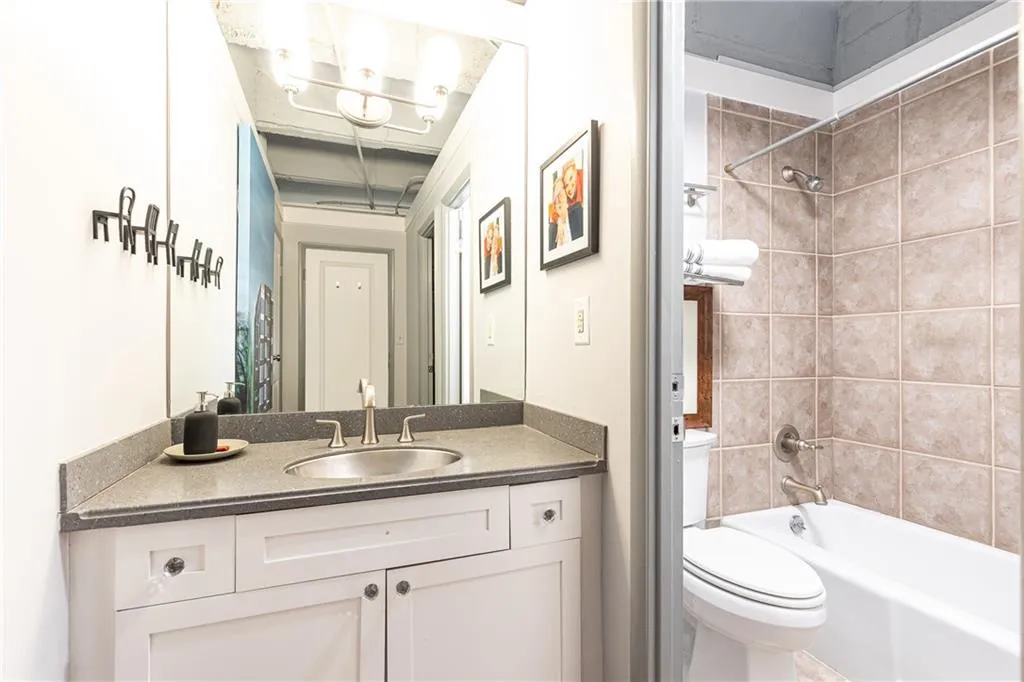 2479 Peachtree Road Ne Unit 1711, Atlanta, Georgia 30305, 1 Bedroom Bedrooms, ,1 BathroomBathrooms,Residential,For Sale,2479 Peachtree Road Ne Unit 1711,7667682
