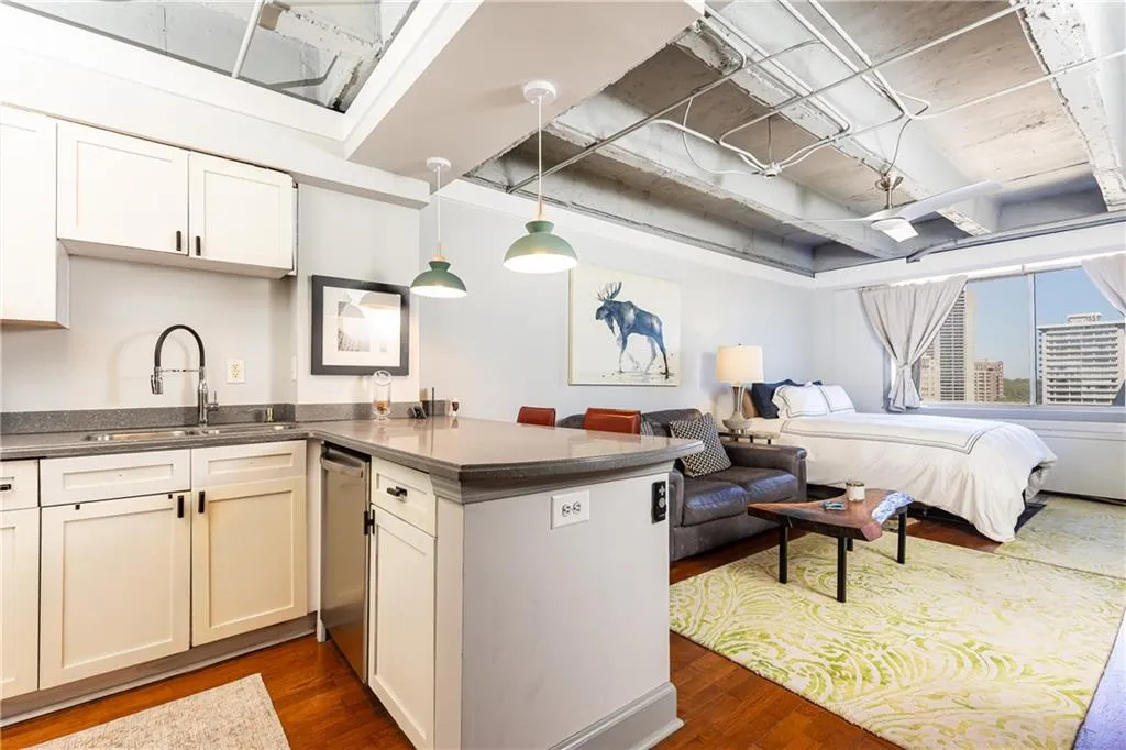 2479 Peachtree Road Ne Unit 1711, Atlanta, Georgia 30305, 1 Bedroom Bedrooms, ,1 BathroomBathrooms,Residential,For Sale,2479 Peachtree Road Ne Unit 1711,7667682
