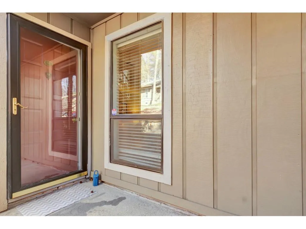 8740 Roswell Road Unit 5e, Atlanta, Georgia 30350, 2 Bedrooms Bedrooms, ,2 BathroomsBathrooms,Residential,Sold,8740 Roswell Road Unit 5e,6883667