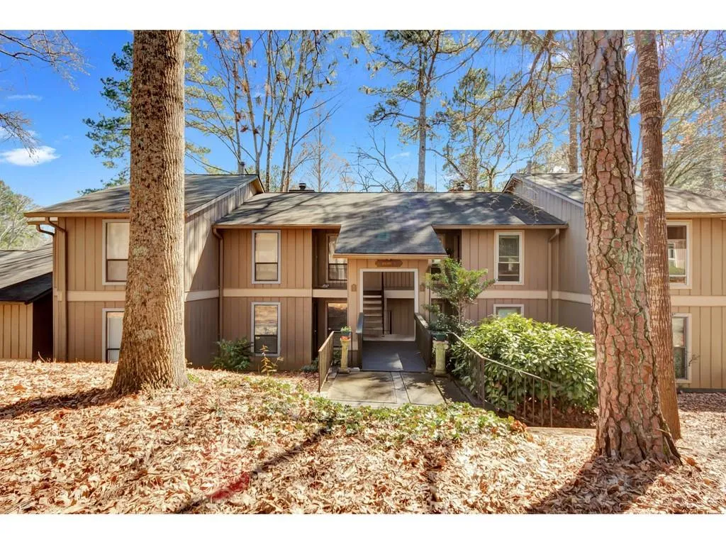 8740 Roswell Road Unit 5e, Atlanta, Georgia 30350, 2 Bedrooms Bedrooms, ,2 BathroomsBathrooms,Residential,Sold,8740 Roswell Road Unit 5e,6883667