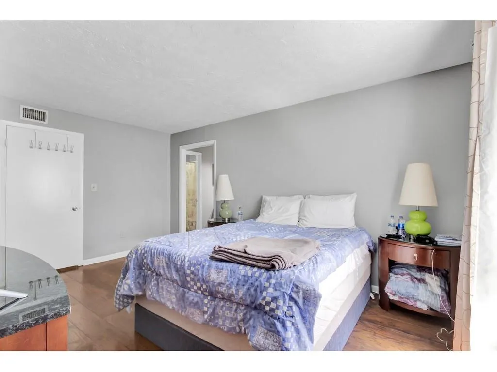 8740 Roswell Road Unit 5e, Atlanta, Georgia 30350, 2 Bedrooms Bedrooms, ,2 BathroomsBathrooms,Residential,Sold,8740 Roswell Road Unit 5e,6883667