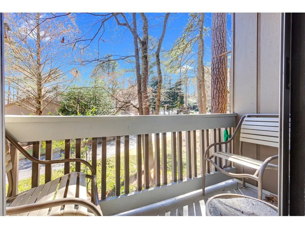 8740 Roswell Road Unit 5e, Atlanta, Georgia 30350, 2 Bedrooms Bedrooms, ,2 BathroomsBathrooms,Residential,Sold,8740 Roswell Road Unit 5e,6883667