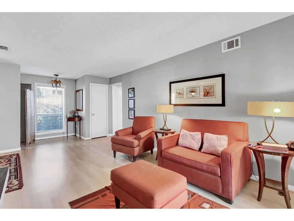 8740 Roswell Road Unit 5e, Atlanta, Georgia 30350, 2 Bedrooms Bedrooms, ,2 BathroomsBathrooms,Residential,Sold,8740 Roswell Road Unit 5e,6883667