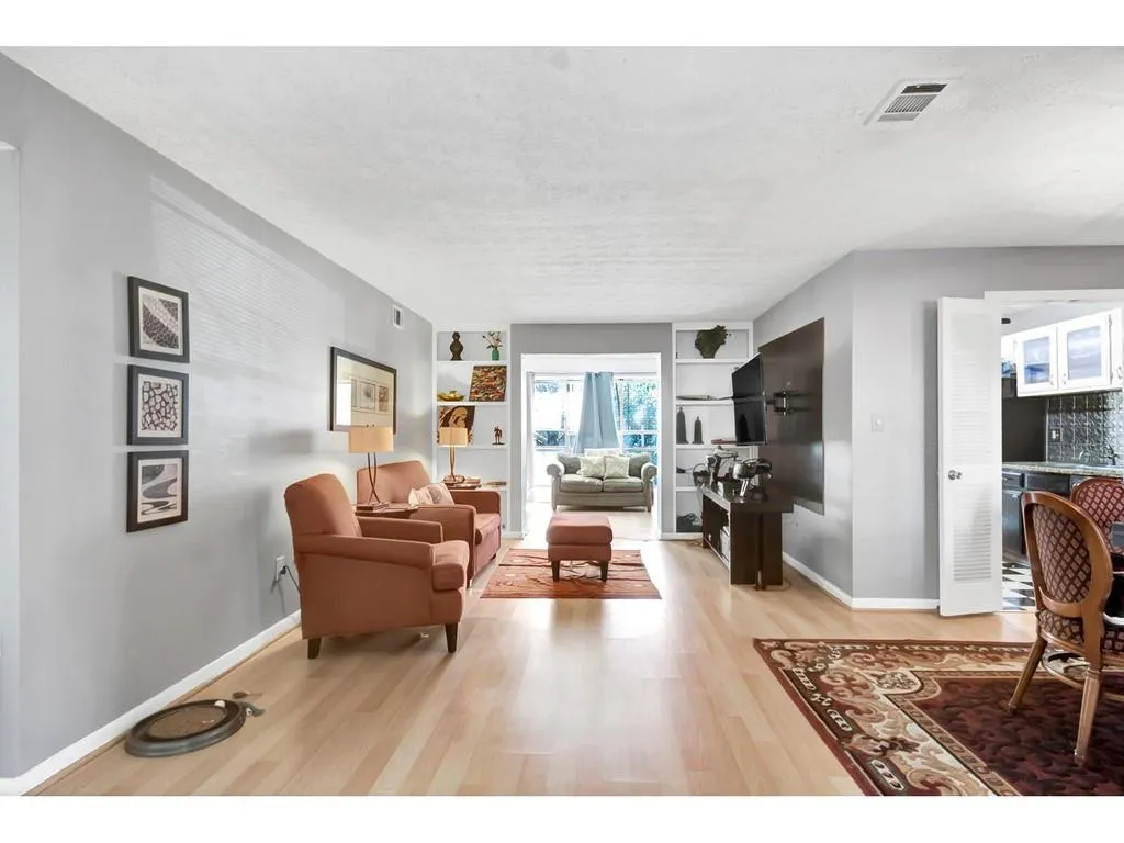 8740 Roswell Road Unit 5e, Atlanta, Georgia 30350, 2 Bedrooms Bedrooms, ,2 BathroomsBathrooms,Residential,Sold,8740 Roswell Road Unit 5e,6883667