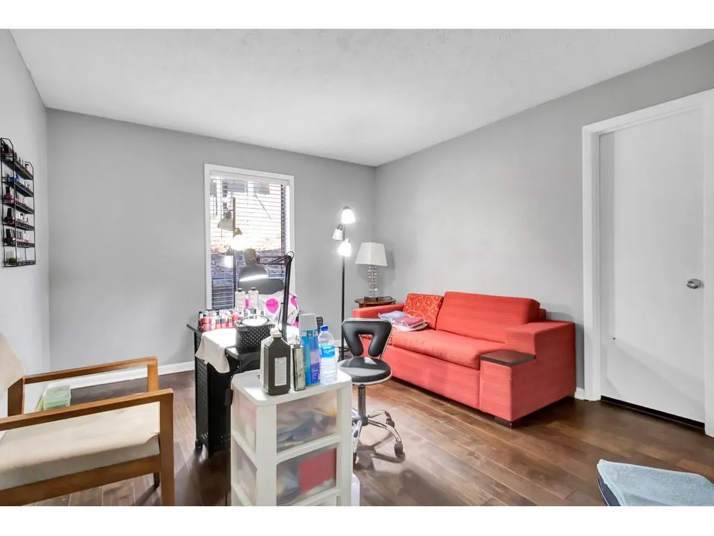 8740 Roswell Road Unit 5e, Atlanta, Georgia 30350, 2 Bedrooms Bedrooms, ,2 BathroomsBathrooms,Residential,Sold,8740 Roswell Road Unit 5e,6883667