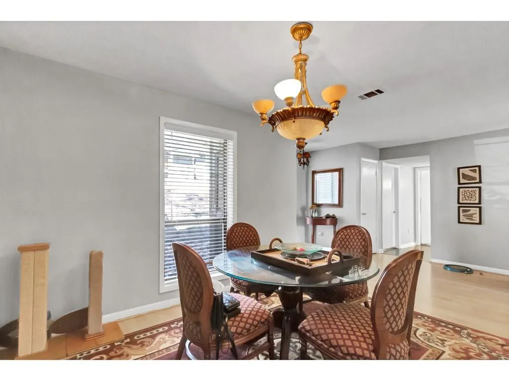 8740 Roswell Road Unit 5e, Atlanta, Georgia 30350, 2 Bedrooms Bedrooms, ,2 BathroomsBathrooms,Residential,Sold,8740 Roswell Road Unit 5e,6883667