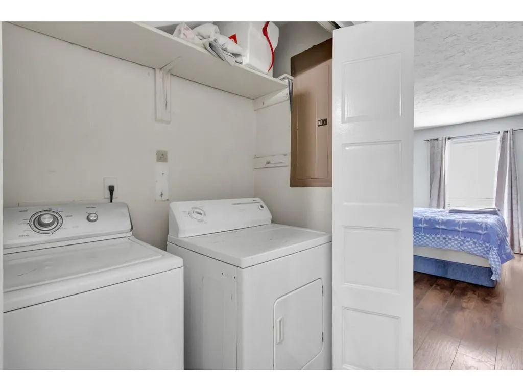 8740 Roswell Road Unit 5e, Atlanta, Georgia 30350, 2 Bedrooms Bedrooms, ,2 BathroomsBathrooms,Residential,Sold,8740 Roswell Road Unit 5e,6883667